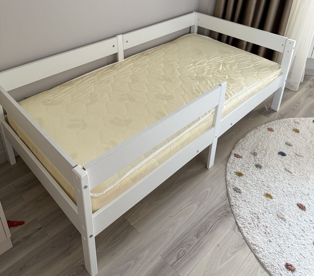 Кровать с матрасом 160х80