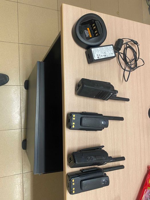 Motorola DP 2400 Радиостанция 4 БРОЯ