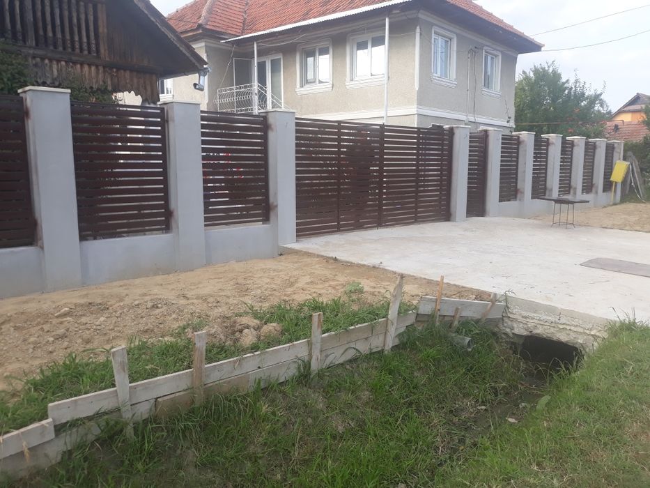 Porti tip jaluzea,porti metalice,garduri din fier