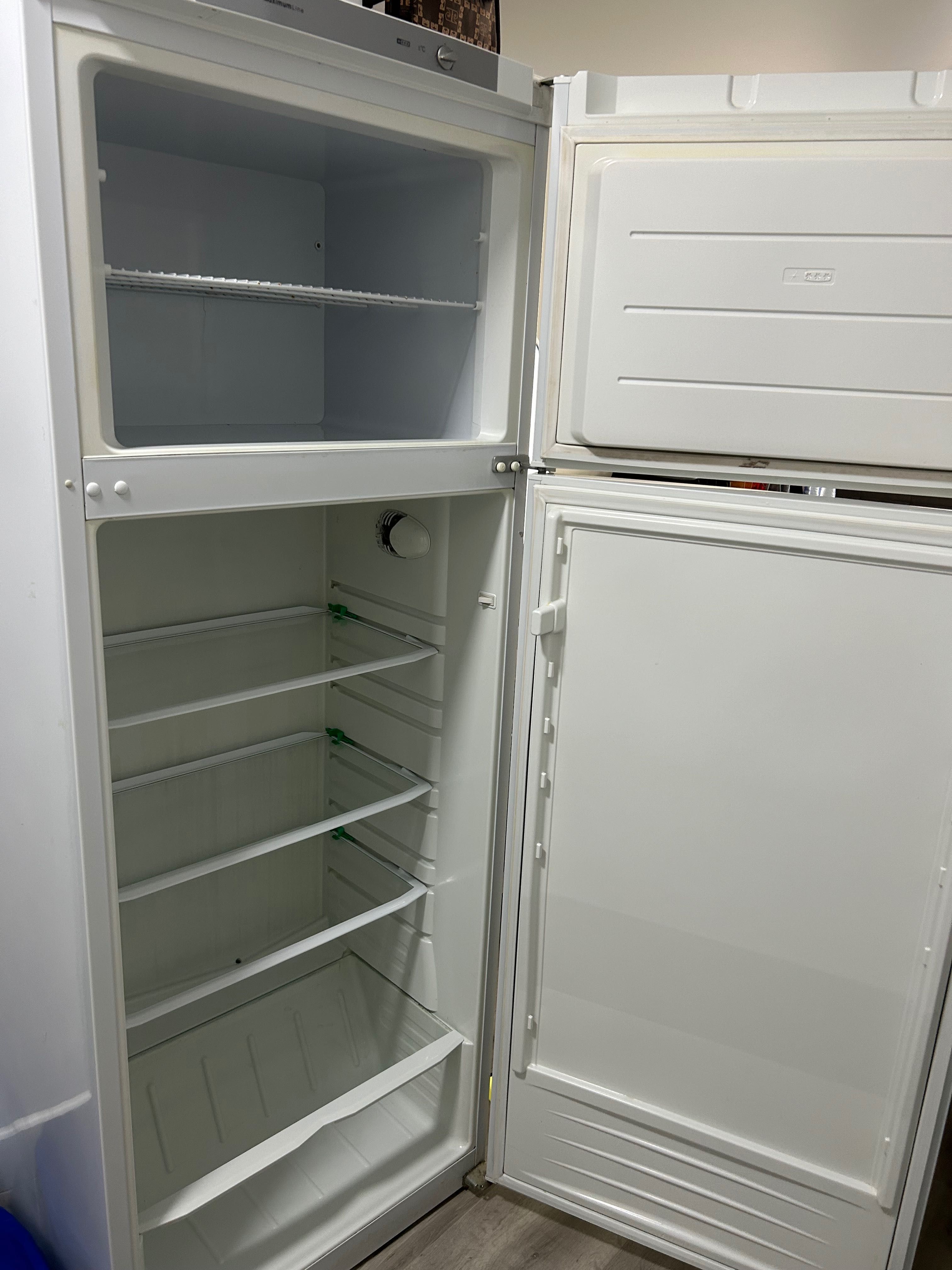 Срочно продам холодильник