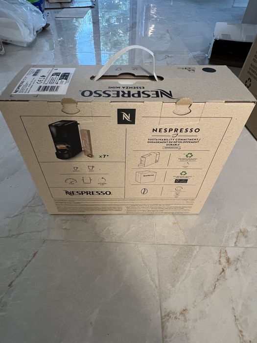 Кафемашина Nespresso EssenzA Mini