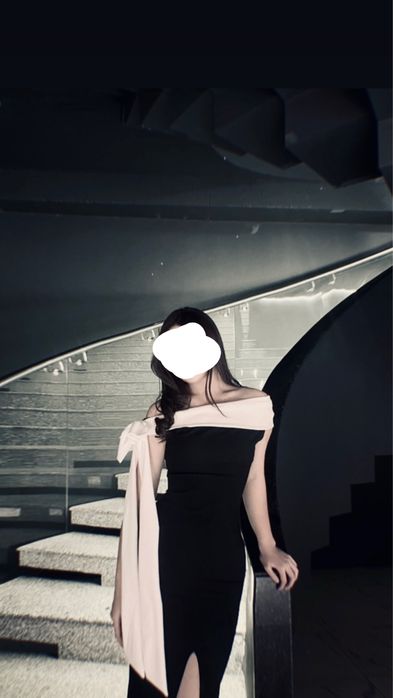 платья черный и