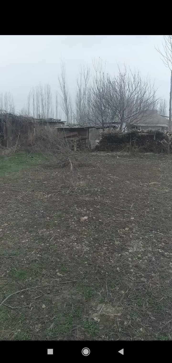 Uchastka hovli sotiladi