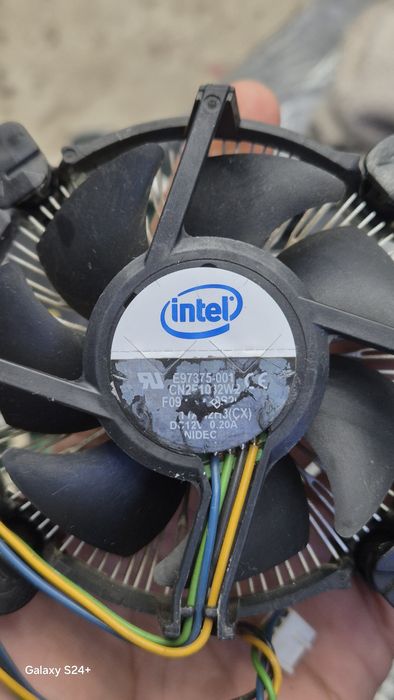 Дънна платка , Процесори, охладител за процесор