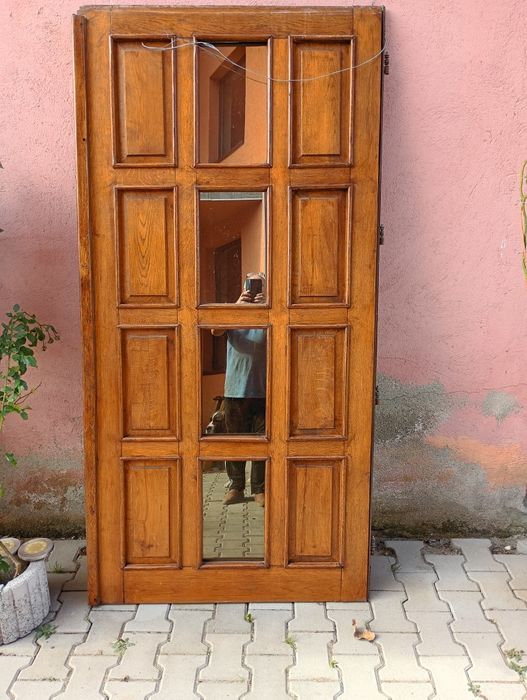 Ușa stezar doua sute bucata