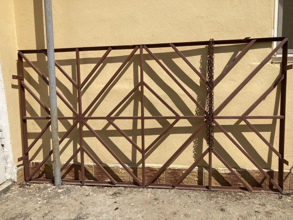 Grilaj pt. geamuri din fier 200 cm x109 cm