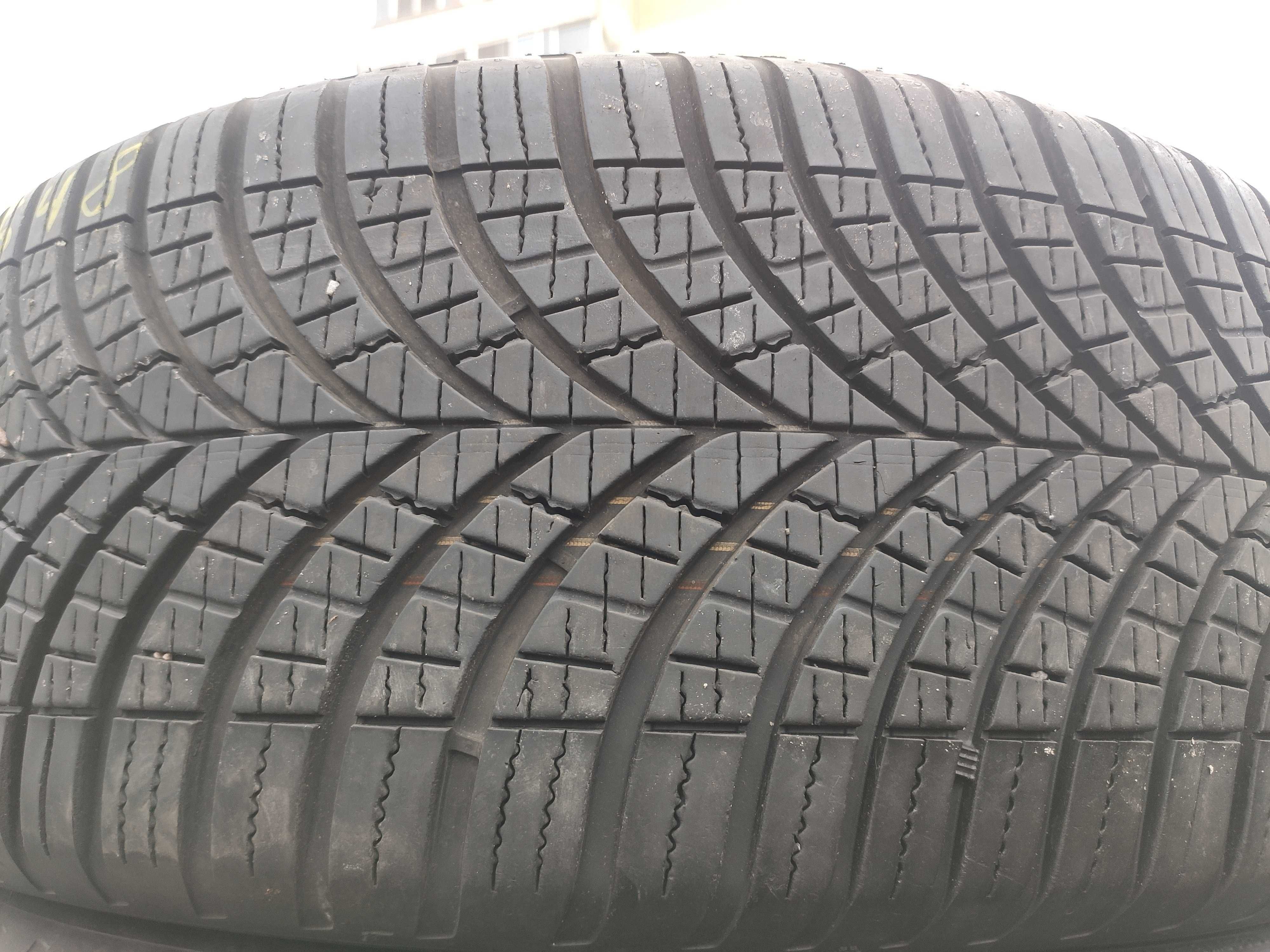 2бр Всесезонни гуми 245 45 20 - Goodyear - DOT 2022