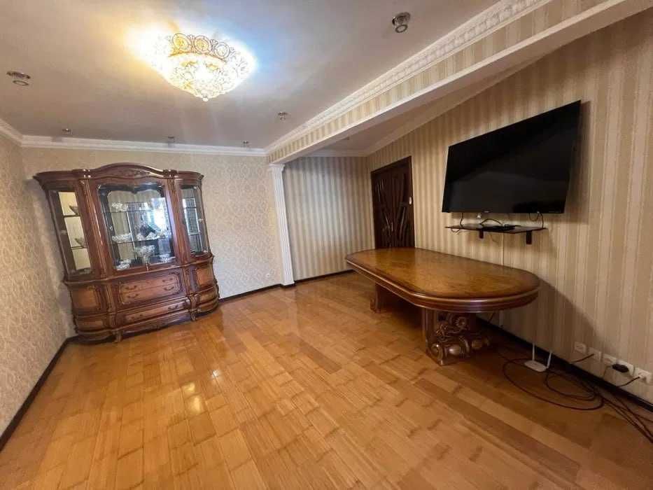 Продаётся 5ти комнатная квартира - Ахмад Югнаки - 105 м2