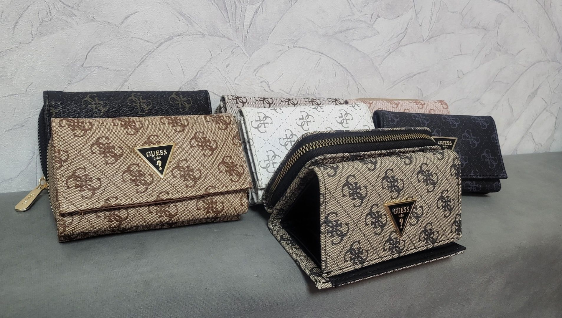 Guess, LV портмонета и клъч