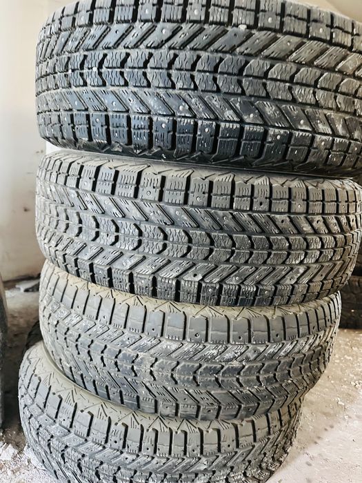 Комплект зимних шин 225/70/16