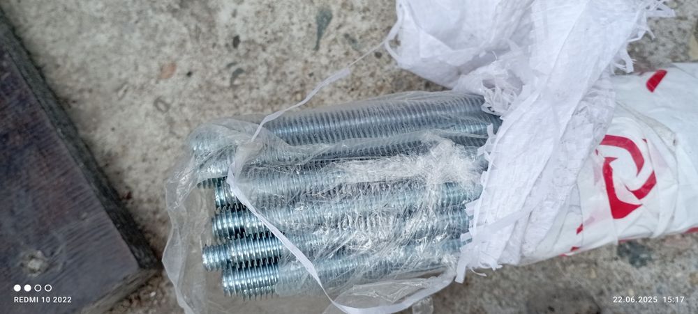 Шпильки монтажные резьбовые  и шурупы саморезы для сэндвич панели по45