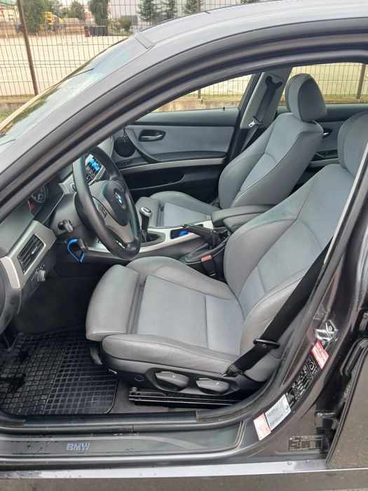 BMW 320 150 cp Sportline. Interior piele & textil. Bixenon angel eyes.