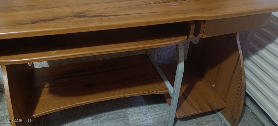 Продам стол для школьника, компьютерный