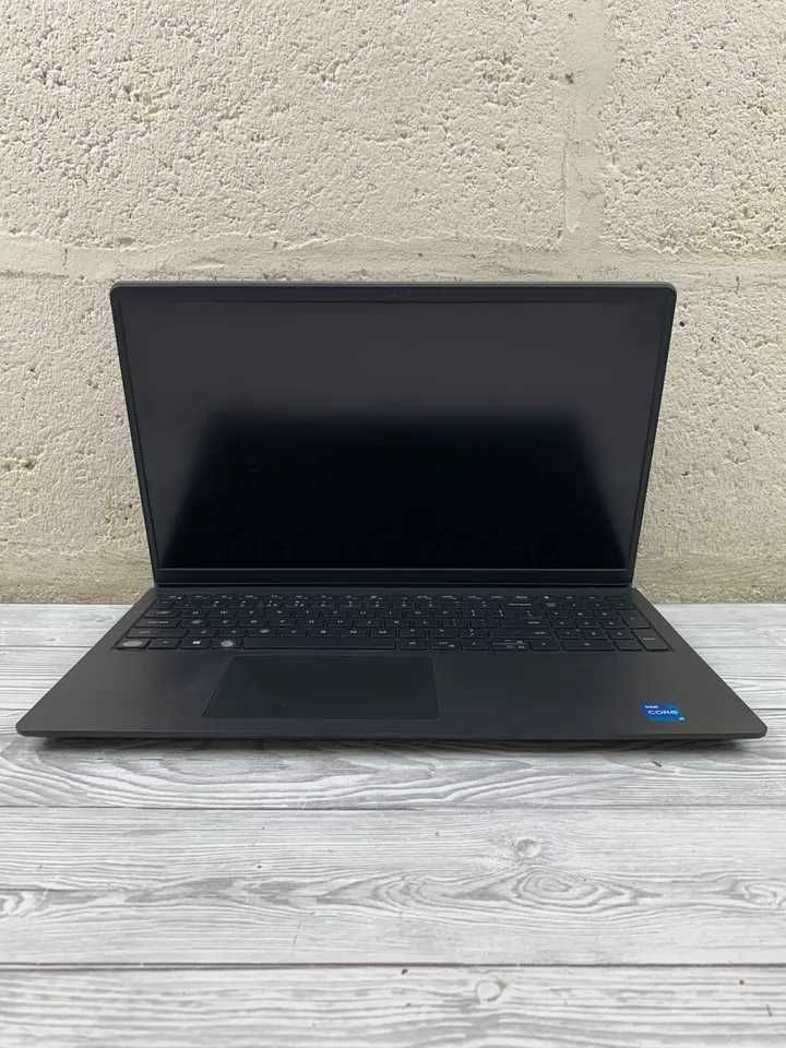 15,6" Dell Vostro 3510/Core i5-1135G7 2.4GHz/8GB DDR4/512GB SSD