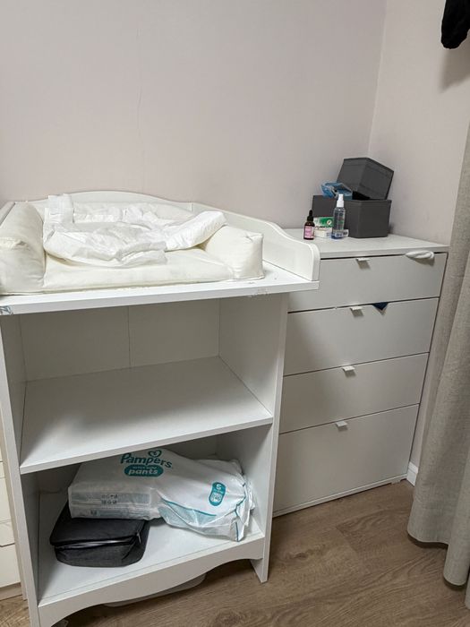 Продавам скрин и маса за повиване