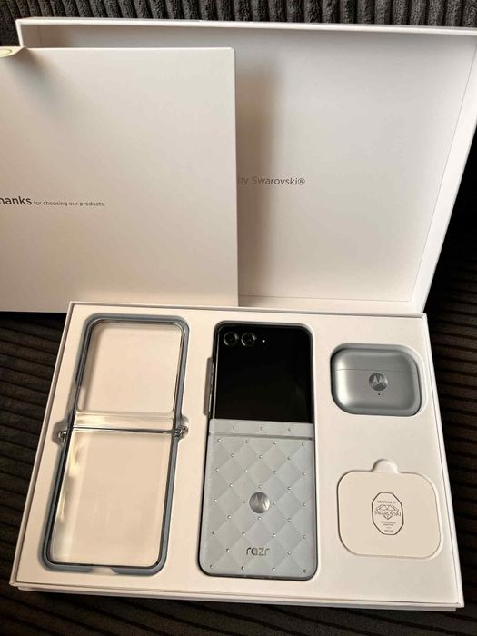 Motorola RAZR 60 Swarovski crystals collaboration
