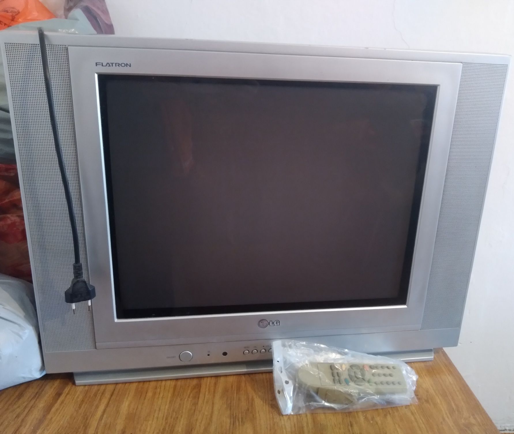 Продам телевизор LG 10000 тг
