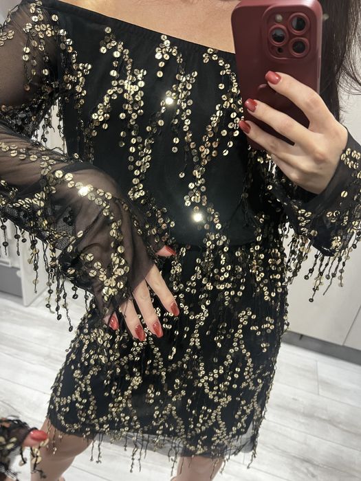 Черна рокля със златни пайети