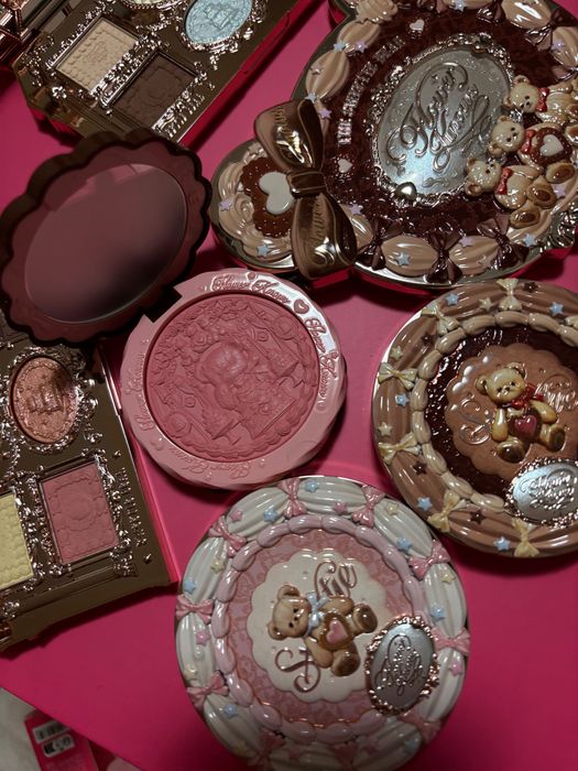 Flower Knows грим