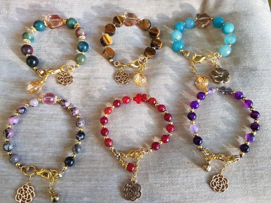 Колиета и Гривни с Естествени Камъни от 25 лв-50 лв