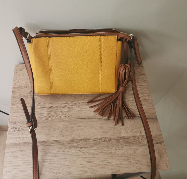 Дамски чанти от изкуствена кожа, закупена от сайта Vera.