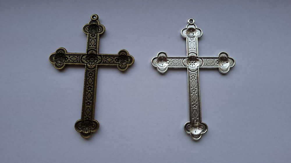 Cruciulițe / cruci din metal