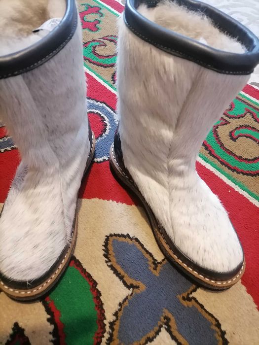 продаются женские унты