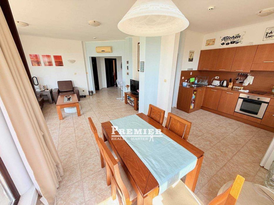 Къща в затворен, охраняем комплекс в Кошарица