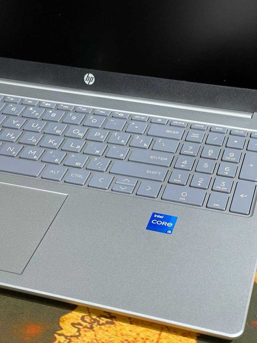 Hp Laptop 15 "Intel core i5-1235U/8GB/256GB/15.6"