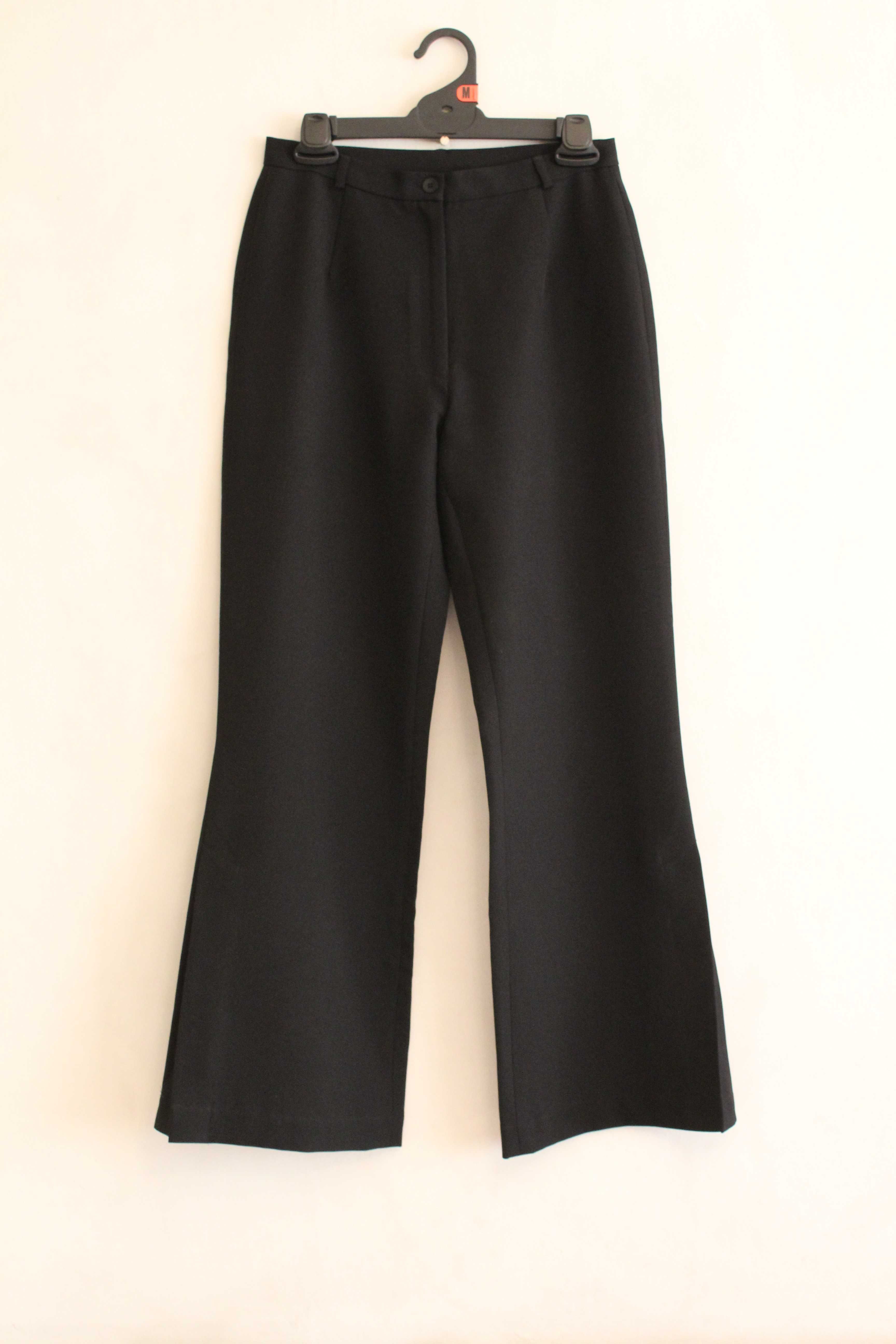 Елегантен панталон със странични цепки на крачолите