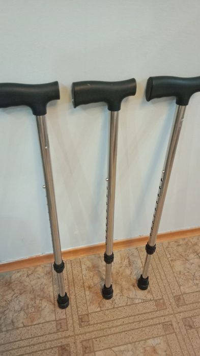 Трости новые металлические.
