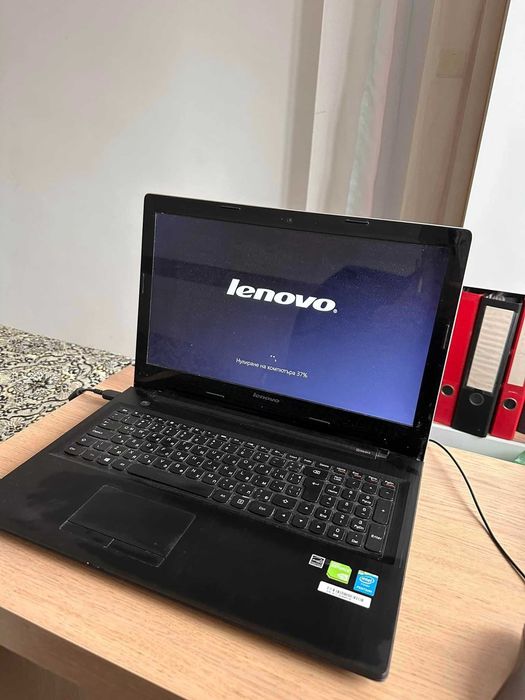 Лаптоп LENOVO G 50-30 , в отл състояние, работещ , с Windows 10