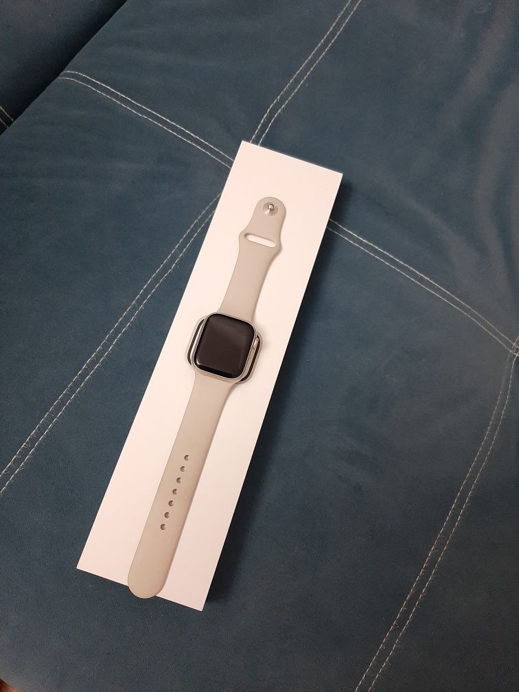 Продам Apple Watch 7