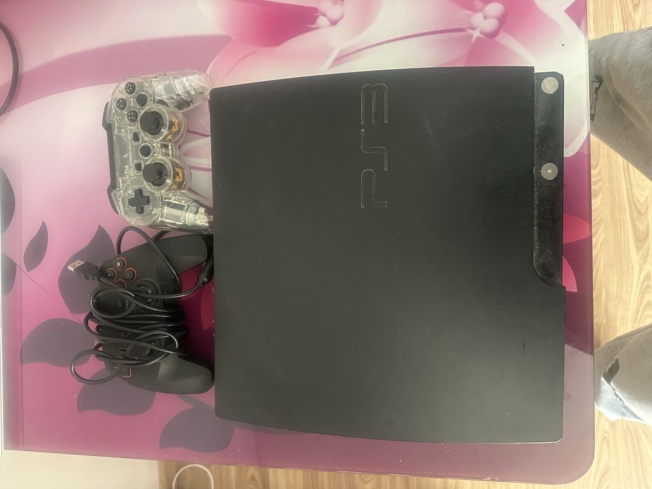 Pleyul se afla în stare foarte buna el este urmat de doua console