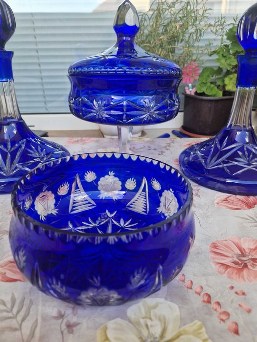 Комплект син рязан кристал – 2 гарафа, фруктиера с капак и купа.