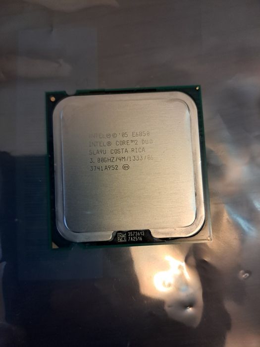 Intel Core 2 Duo E6850 3Ghz 4mb FSB 1333 + Cooler Nou