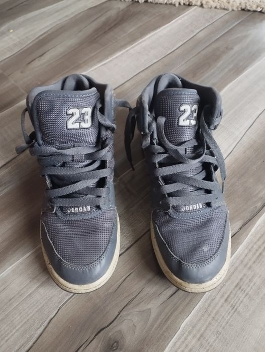 Vînd Jordan Nike originali.