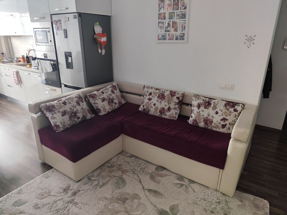 Canapea colțar cu spațiu depozitare