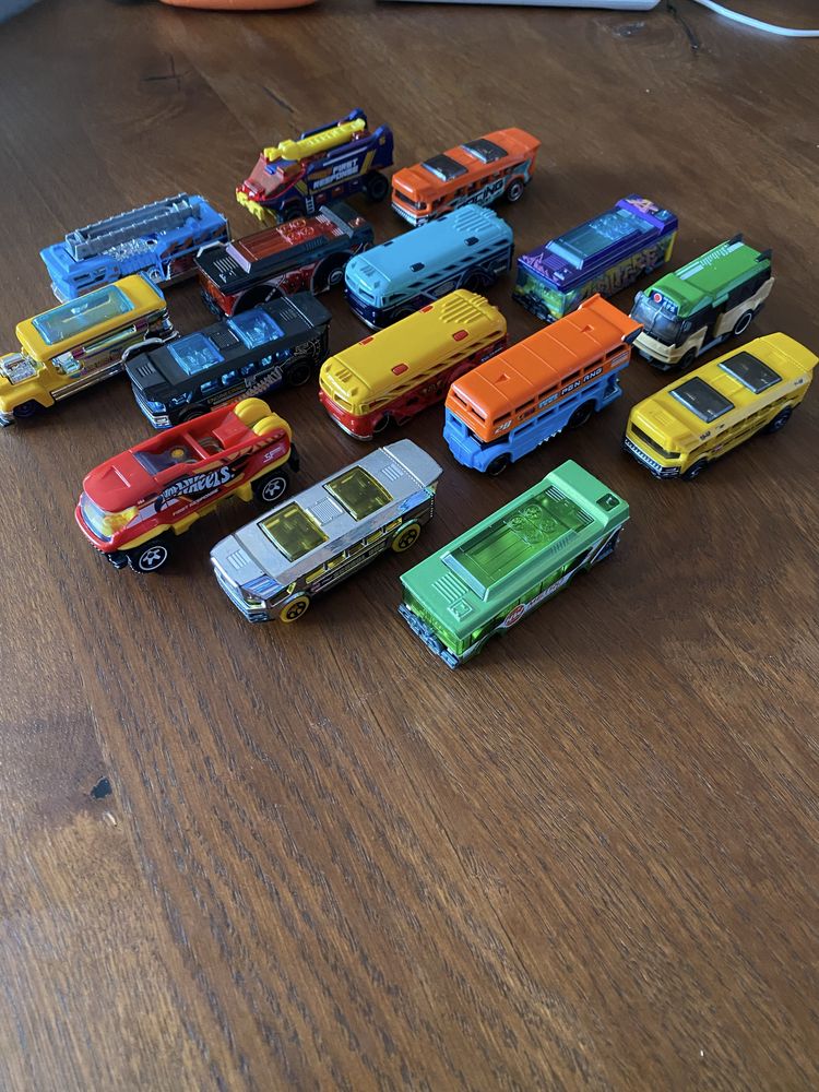Hot wheels - автобуси