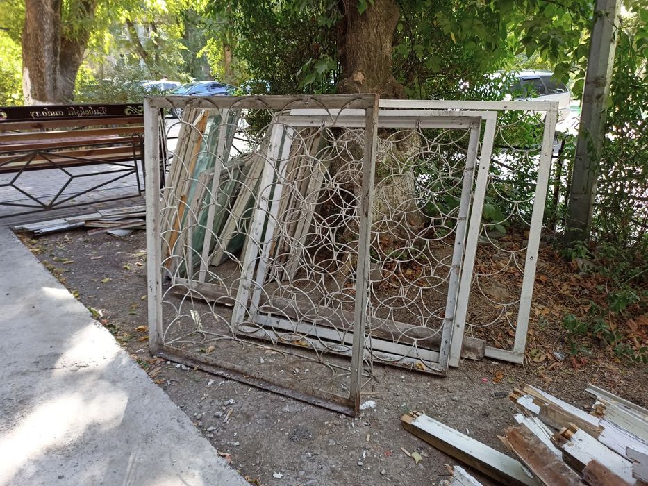 Продается решетки в отличном состоянии,  без ржавчины.  Метал советски