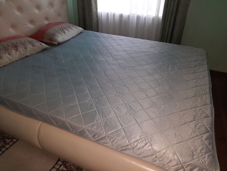 Продам кровать большую с матрасом 180*220