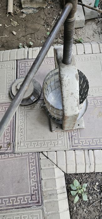 Пресс для отжима вина .
