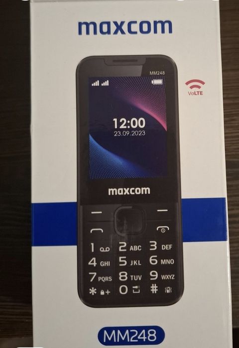 Telefon nou, nescos din cutie