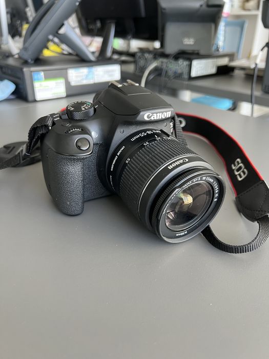 Фотоапарат Canon EOS 1300D + Canon ESF 18-55mm