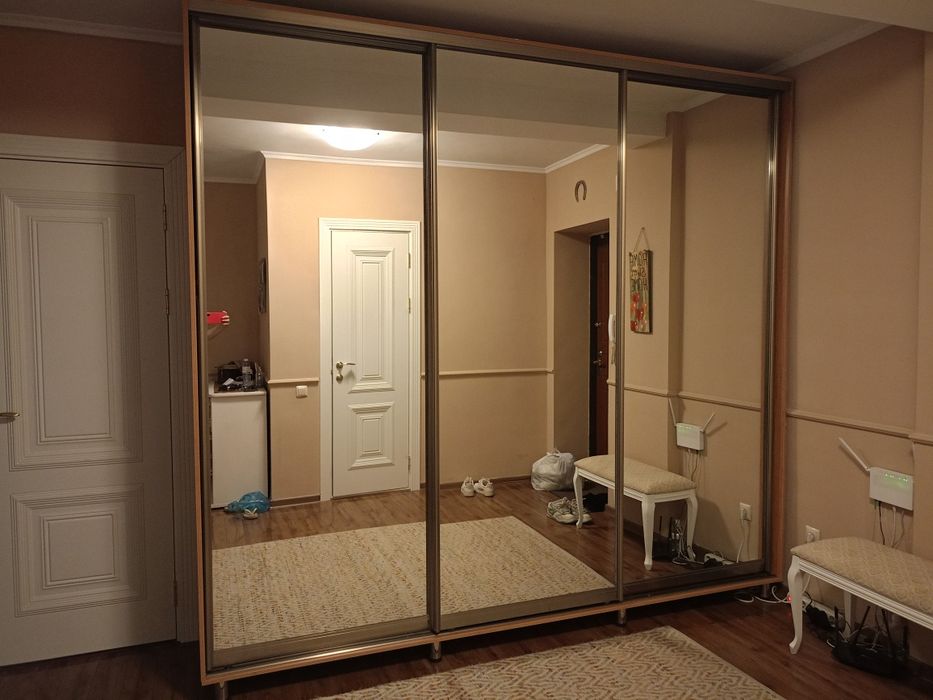 Шкаф-купе с зеркалами б/у