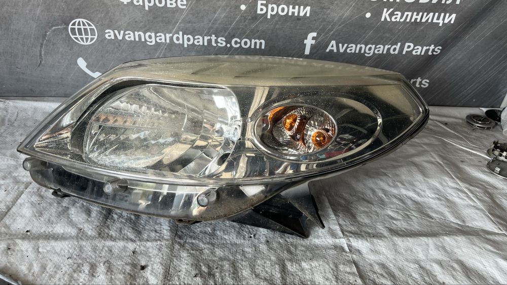 Ляв и десен фар Dacia Sandero 2008