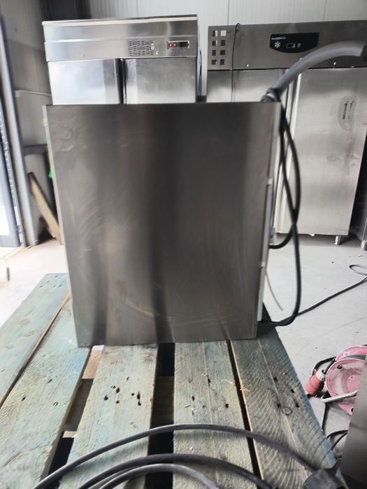 Подбарова чашомиялна -- Италия