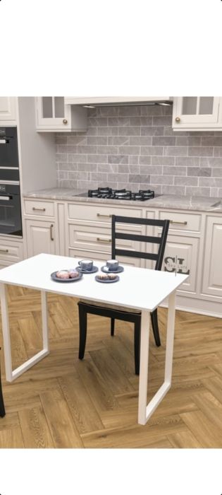 Продаётся новый столик белый