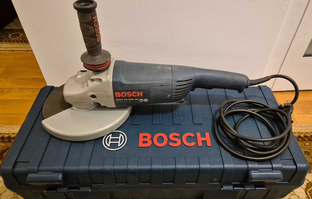 Polizor unghiular BOSCH GWS 22-230 JH folosit foarte putin.