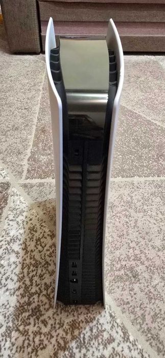 PlayStation 5 Digital Edition, 825 Gb, 1 maneta